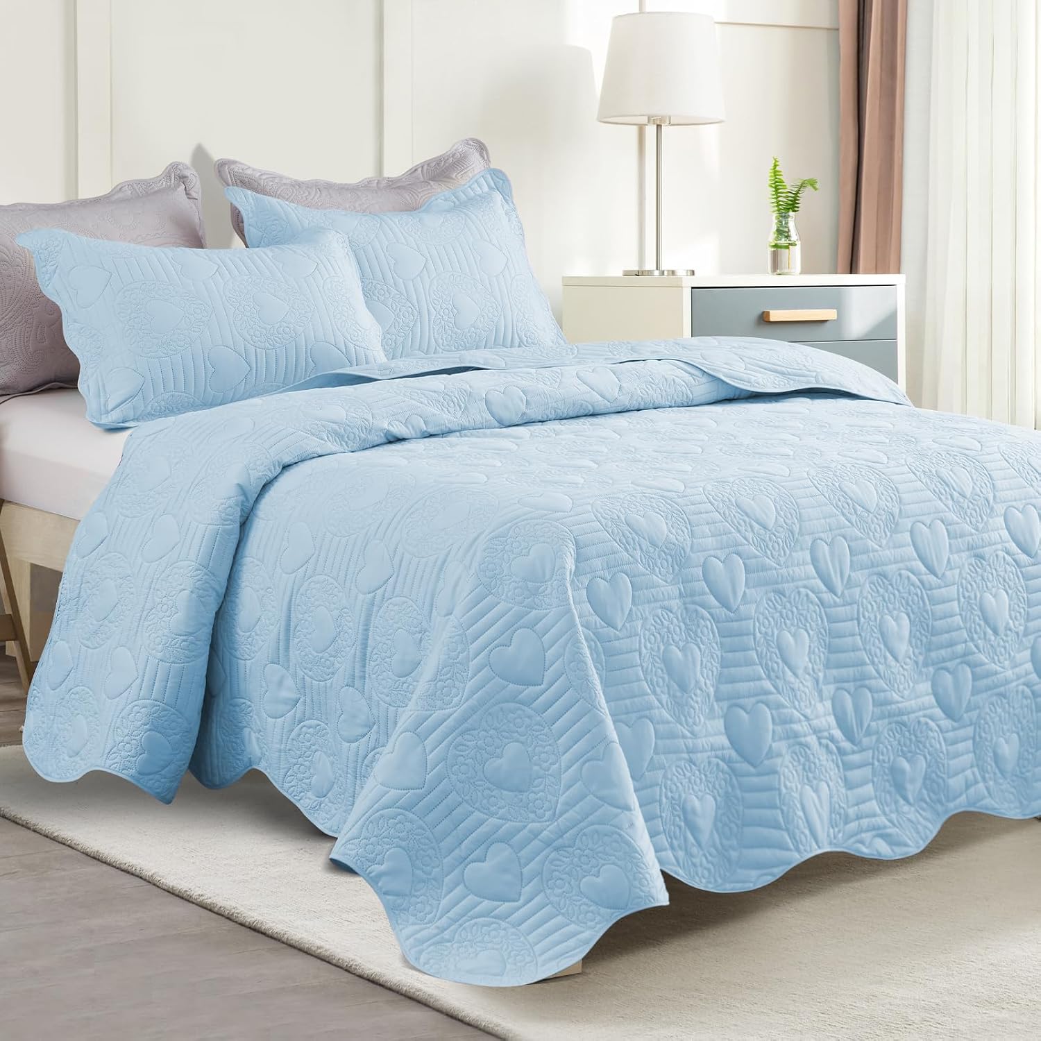 Auemtyn Twin/Twin XL Size Quilt Set, Soft Lightweight Light Blue Bedspread, Reversible Microfiber Bed Coverlet for All Seasons (Heart Pattern, 1 Quilt, 1 Pillow Sham)