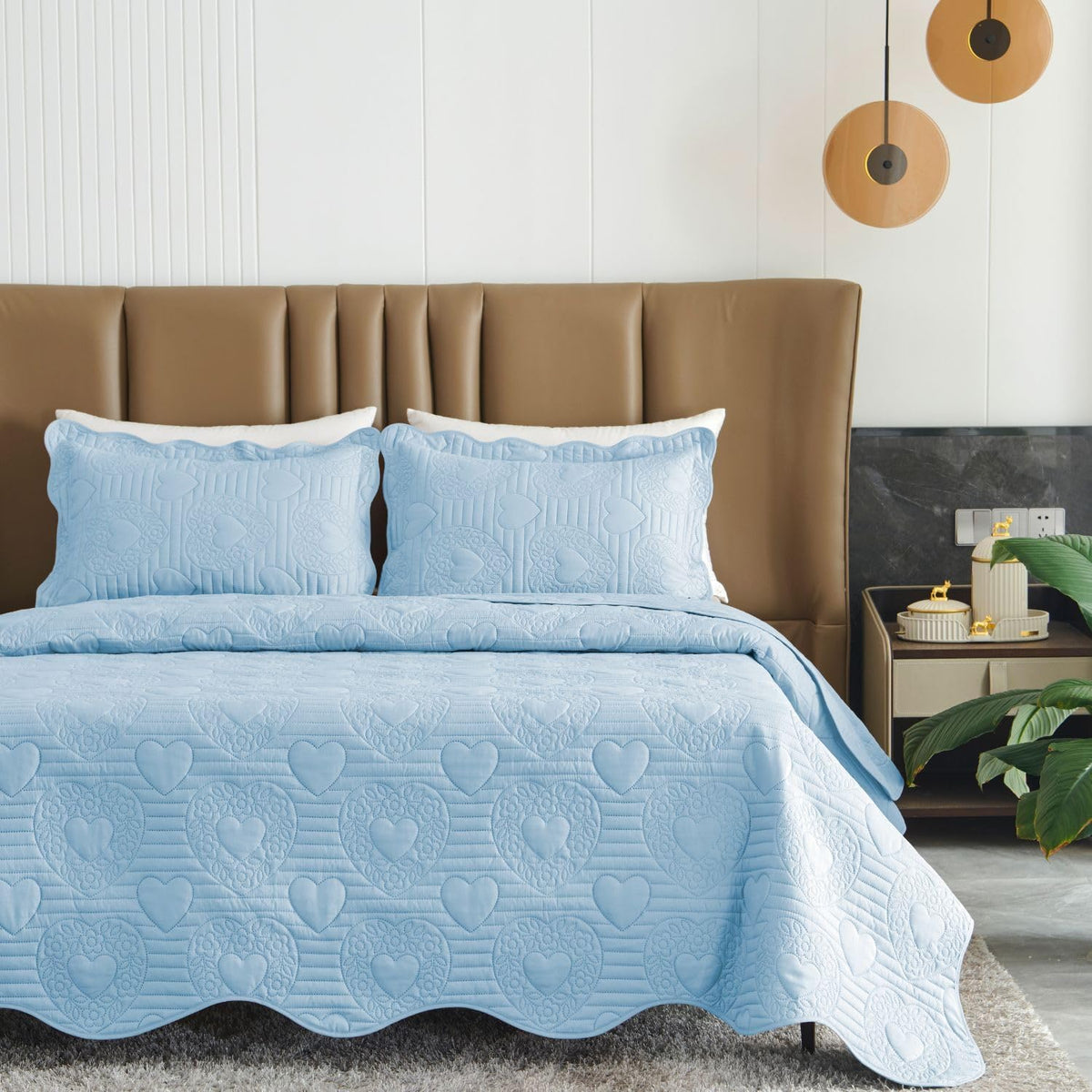 Auemtyn Twin/Twin XL Size Quilt Set, Soft Lightweight Light Blue Bedspread, Reversible Microfiber Bed Coverlet for All Seasons (Heart Pattern, 1 Quilt, 1 Pillow Sham)