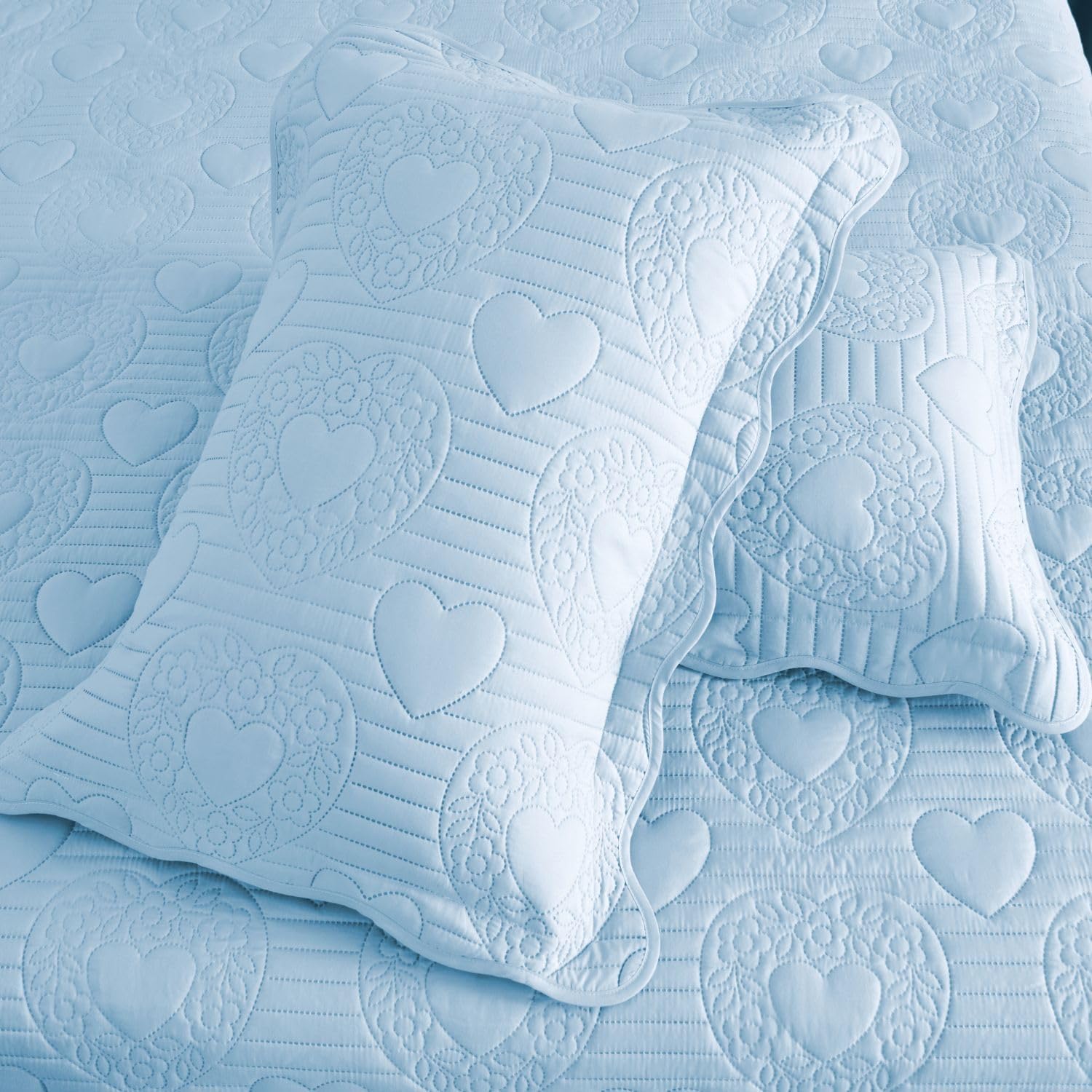 Auemtyn Twin/Twin XL Size Quilt Set, Soft Lightweight Light Blue Bedspread, Reversible Microfiber Bed Coverlet for All Seasons (Heart Pattern, 1 Quilt, 1 Pillow Sham)
